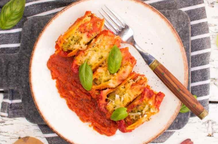 Vegane gefüllte Muschelnudeln mit Tofu-Ricotta