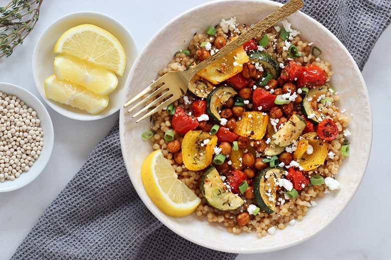 Gemüsecouscous mit Kichererbsen & eingelegten Zitronen