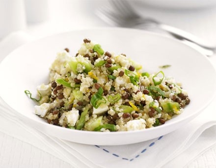Salada de quinoa, lentilhas e feta